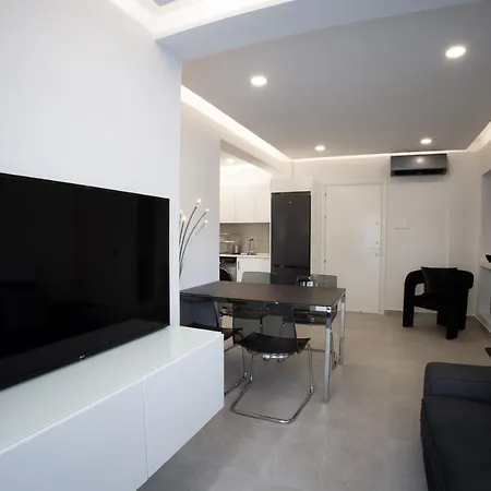 Phaedrus Living: Luxury Mackenzie Flat *