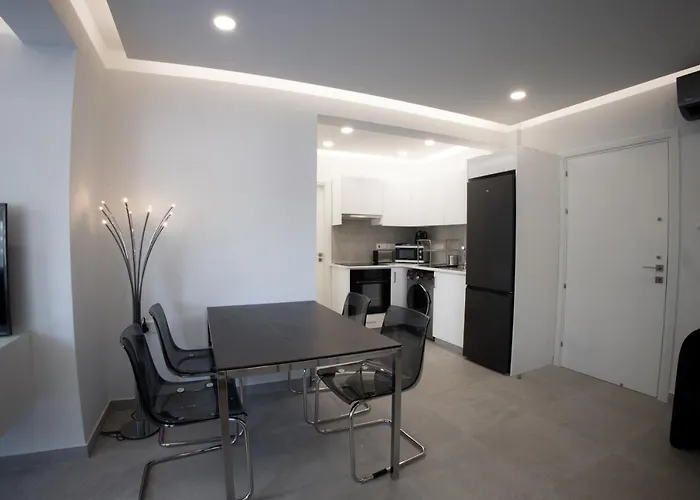 Phaedrus Living: Luxury Mackenzie Flat شقة لارنكا