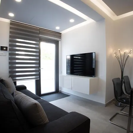 Phaedrus Living: Luxury Mackenzie Flat *