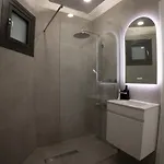 Phaedrus Living: Luxury Mackenzie Flat Apartament