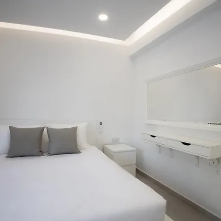 Apartment Phaedrus Living: Luxury Mackenzie Flat