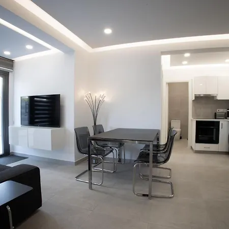 Phaedrus Living: Luxury Mackenzie Flat * Larnaca