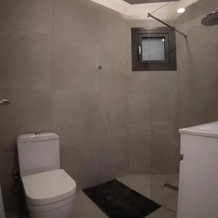 Phaedrus Living: Luxury Mackenzie Flat Apartment